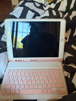 iPad 8ª Gen 32g Plateado con Funda Teclado