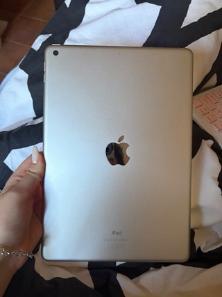 iPad 8ª Gen 32g Plateado con Funda Teclado