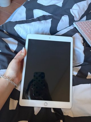 iPad 8ª Gen 32g Plateado con Funda Teclado