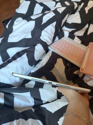 iPad 8ª Gen 32g Plateado con Funda Teclado