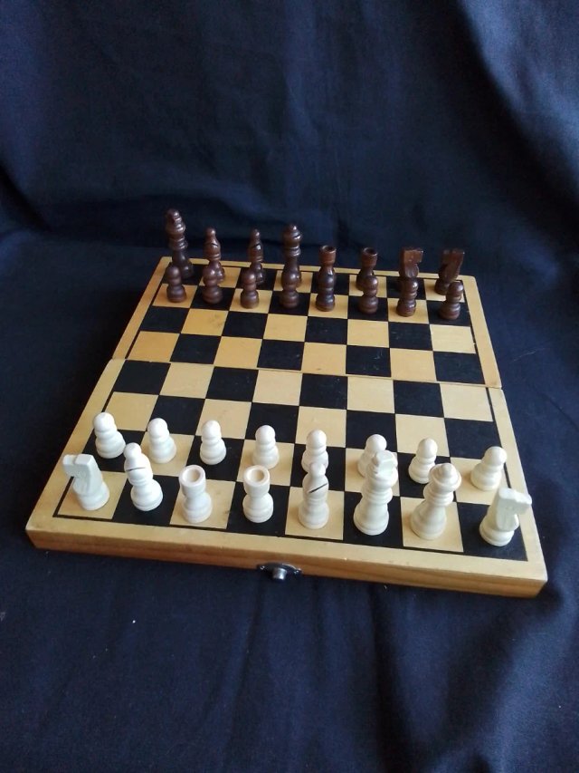 Scacchiera in legno completa