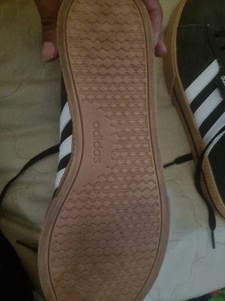 Zapatillas Adidas Negras y Blancas