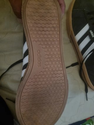 Zapatillas Adidas Negras y Blancas