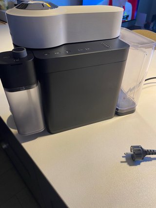 Cafetera Nespresso Lattissima Vertuo