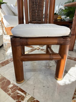 Mesa de comedor con 6 sillas de bambú y cristal