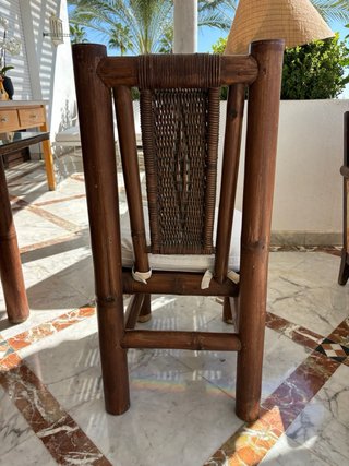 Mesa de comedor con 6 sillas de bambú y cristal