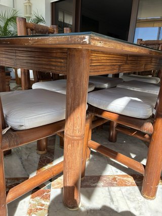 Mesa de comedor con 6 sillas de bambú y cristal