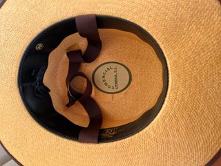 Sombrero de paja elegante para montar