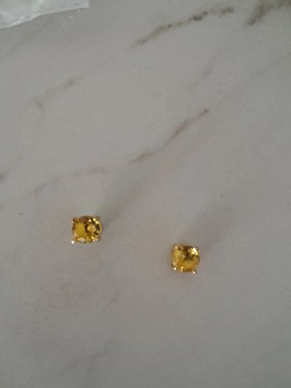 Pendientes imán dorados con piedra amarilla