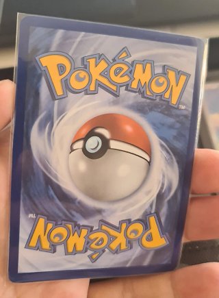 Carta Pokémon Pikachu 173/151 AR exclusiva China
