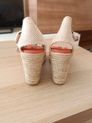 Sandalias de cuña de verano color salmón