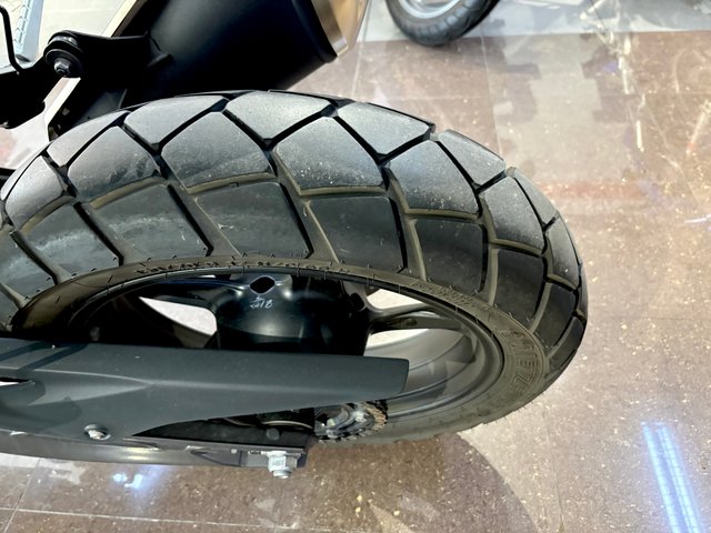 BMW G310GS Negra y Blanca