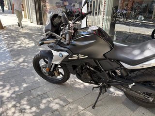 BMW G310GS Negra y Blanca