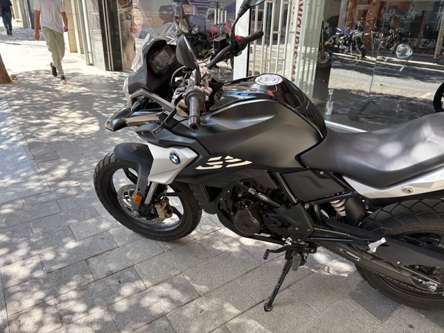 BMW G310GS Negra y Blanca