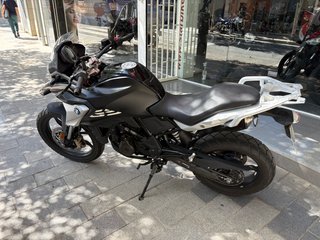 BMW G310GS Negra y Blanca