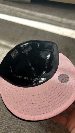 Gorra New Era Yankees Negra y Rosa
