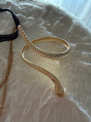 Set di accessori dorati per eventi o costumi
