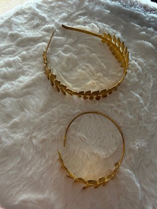 Set di accessori dorati per eventi o costumi