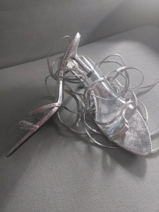 Sandalias plateadas Zara efecto piel serpiente