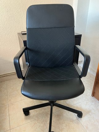 Silla de escritorio giratoria negra