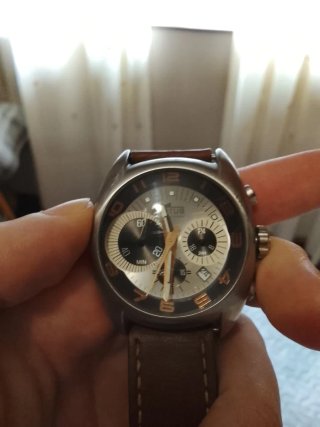 Reloj Lotus Correa Marrón y Esfera Plateada