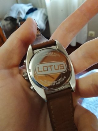 Reloj Lotus Correa Marrón y Esfera Plateada