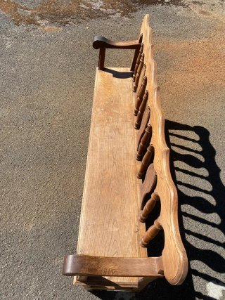 Banco y perchero de madera maciza a juego.