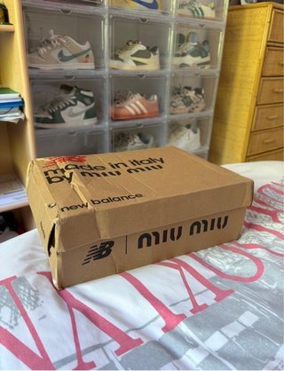 New Balance x Miu Miu Marrones