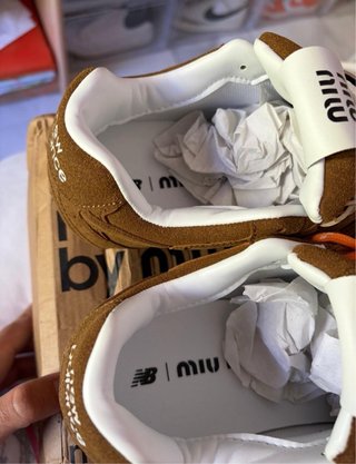 New Balance x Miu Miu Marrones