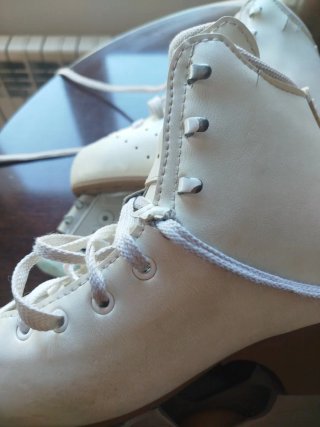 Patines artísticos blancos