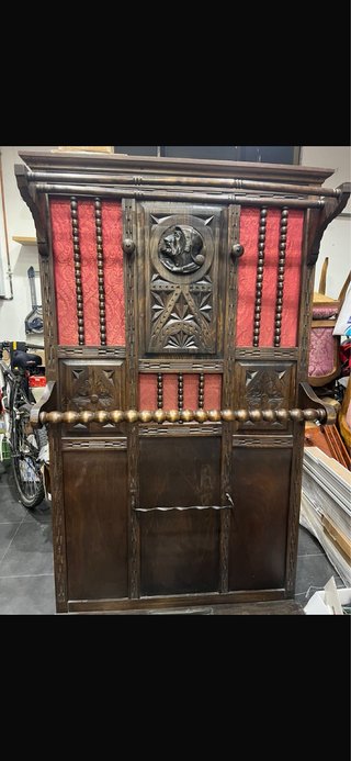 Perchero antiguo de madera tallada