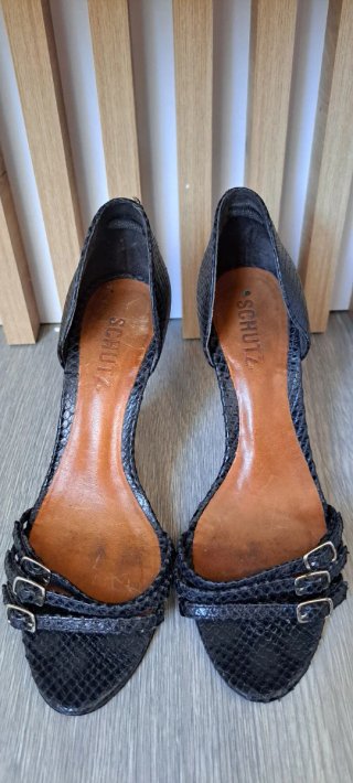 Sandalias Schutz Negras Piel Serpiente