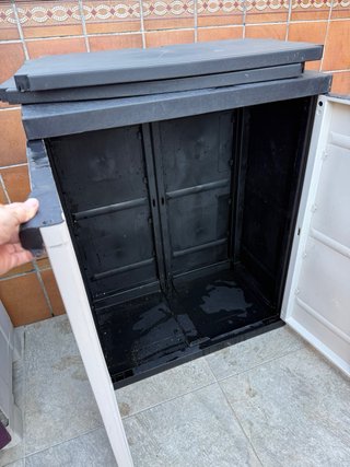 Armario PVC Exterior Morado y Blanco