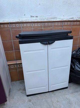 Armario PVC Exterior Morado y Blanco