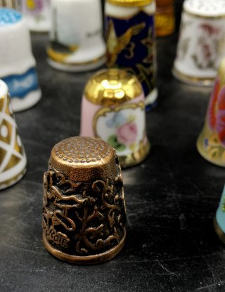 Colección dedales diferentes materiales y diseños