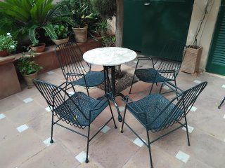 Mesa y 4 Sillas de Jardín Metálicas