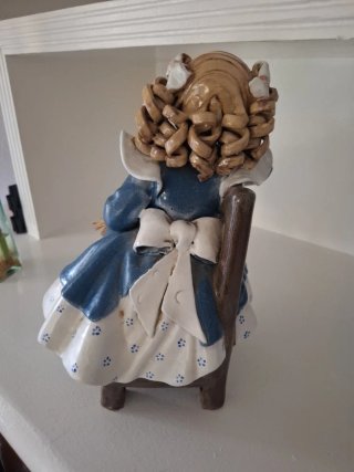 Figura Muñeca Jane Silla