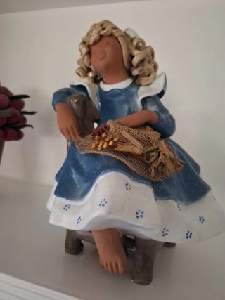 Figura Muñeca Jane Silla