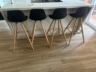 Bancos altos para barra de cocina