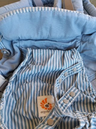 Mochila Ergobaby para bebé azul