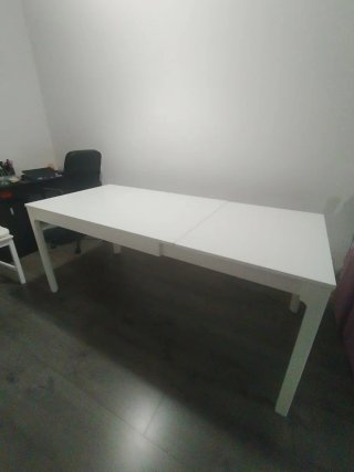 Mesa de comedor blanca de madera (sin sillas)