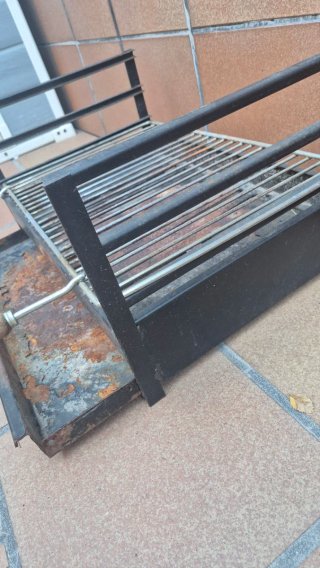 Barbacoa de sobremesa metálica