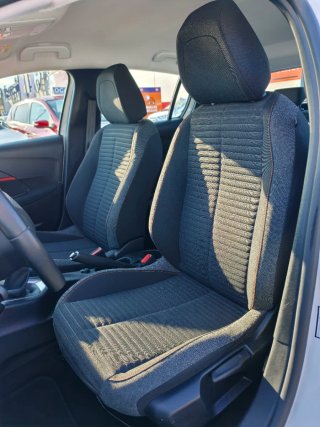 Peugeot 208 2021