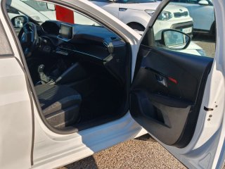 Peugeot 208 2021