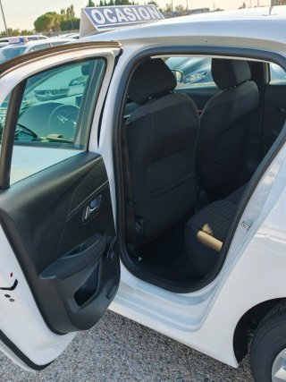 Peugeot 208 2021