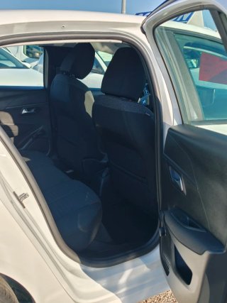 Peugeot 208 2021