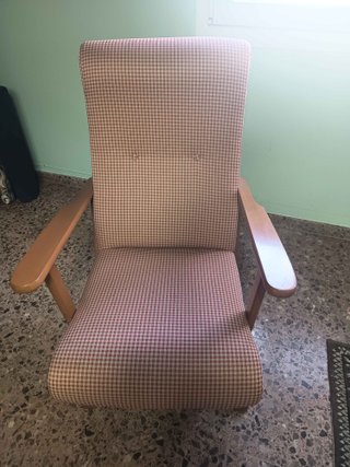 Mecedora tapizada a cuadros