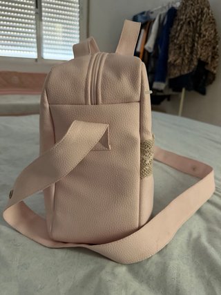 Bolso de bebé rosa con encaje