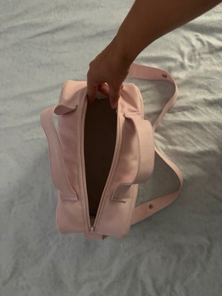 Bolso de bebé rosa con encaje