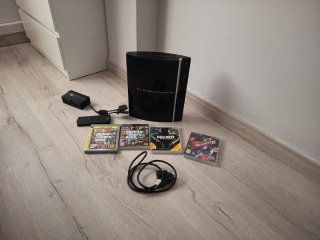 Consola PS3 con luz naranja + juegos.